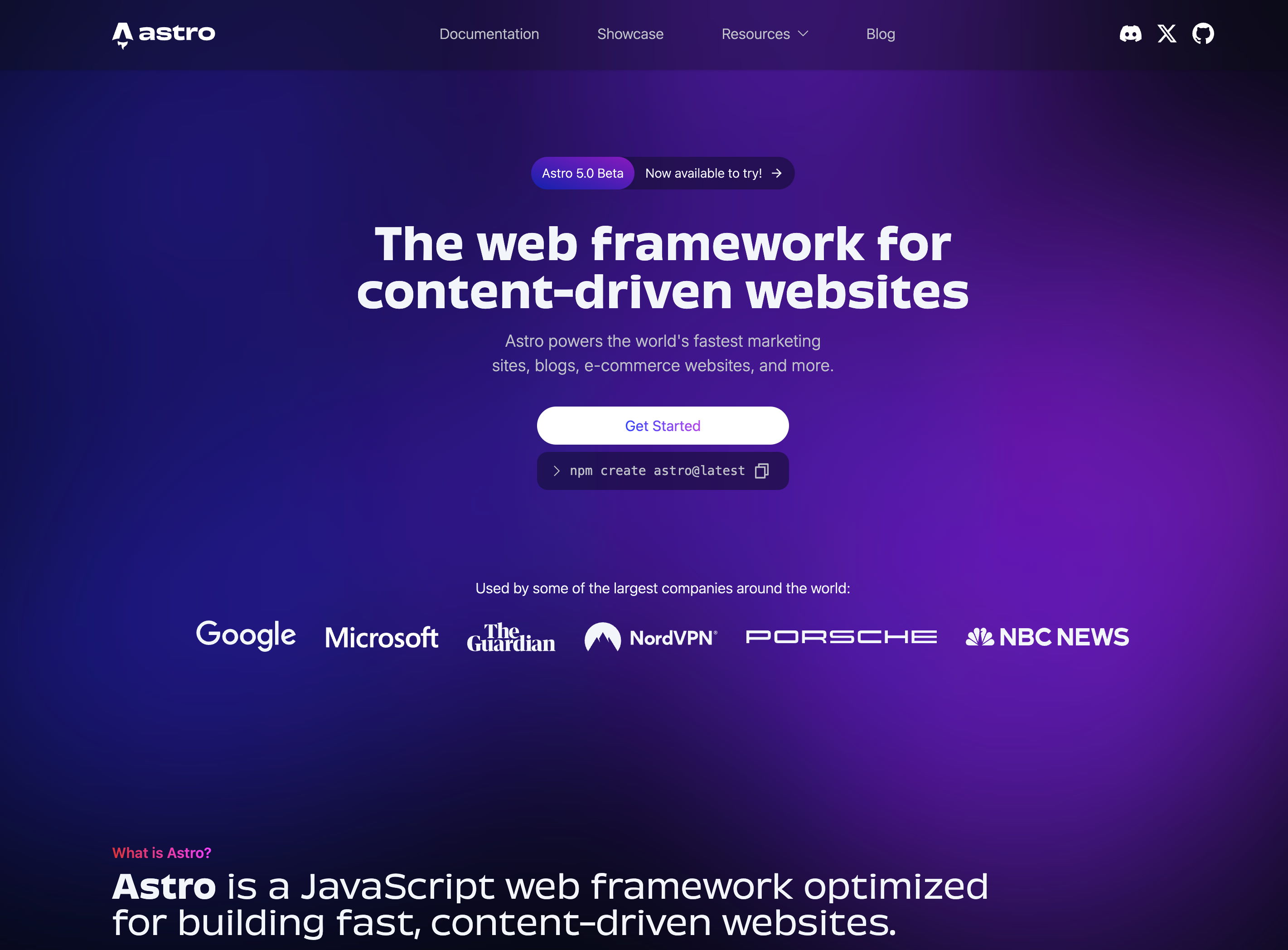 スクリーンショット：Astroの公式ウェブサイトのトップページ。画面中央には「The web framework for content-driven websites」という大きな白色のキャッチコピーが表示されており、その下には「Astro powers the world’s fastest marketing sites, blogs, e-commerce websites, and more.」と説明文がある。